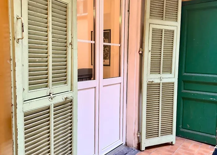 Charming Port Of Flat 1 Apartment